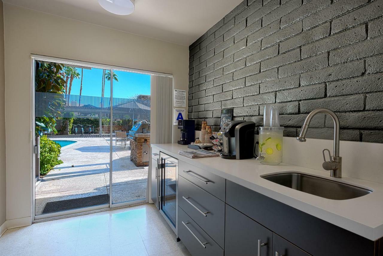 Desert Hills - 21 And Over (Adults Only) Palm Springs Extérieur photo